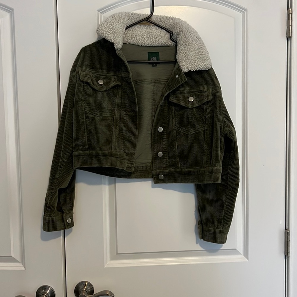 Cropped jacket perfect for Fall & Winter